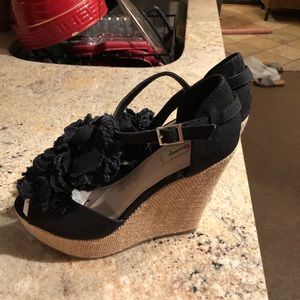 Black fabric wedges